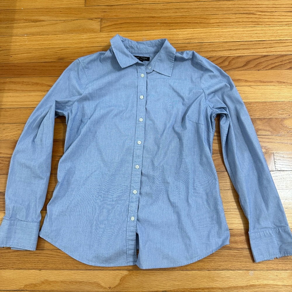 Gently used banana republic button up shirt